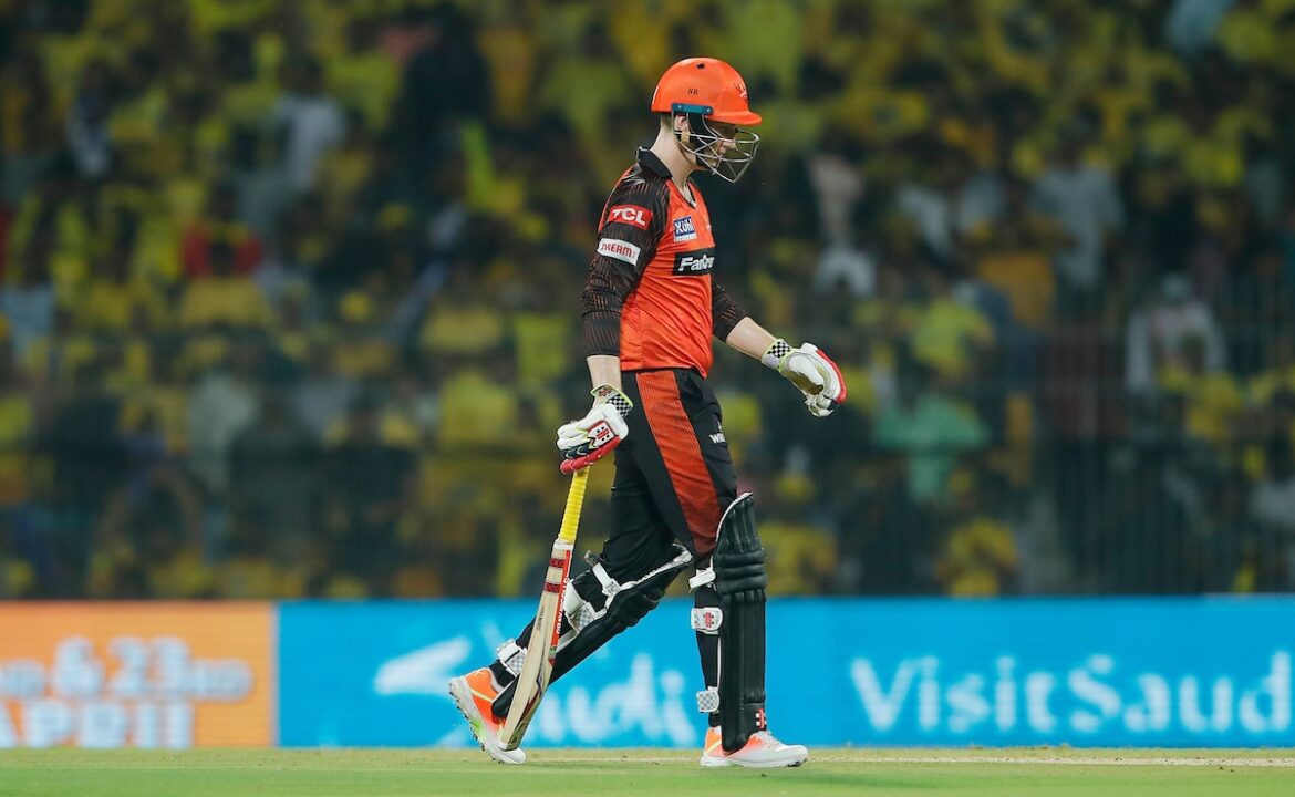 ఇంగ్లాండ్ స్టార్ హ్యారీ బ్రూక్ భారీ శిక్ష, 2 సంవత్సరాల ఐపిఎల్ నిషేధాన్ని ఇంగ్లాండ్ స్టార్ హ్యారీ బ్రూక్ భారీ శిక్ష, 2 సంవత్సరాల ఐపిఎల్ నిషేధాన్ని ఇచ్చింది. నివేదిక కారణాన్ని వెల్లడిస్తుంది