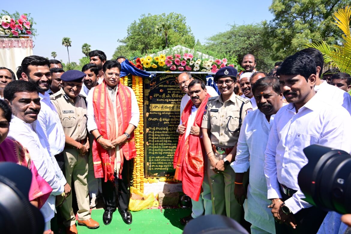ఫోర్త్ సిటీతో పాటు పాటు మహేశ్వరంలో నెలకొల్పే పరిశ్రమల్లో స్థానికులకే ఉద్యోగ, ఉపాధి ఫోర్త్ సిటీతో పాటు పాటు మహేశ్వరంలో నెలకొల్పే పరిశ్రమల్లో స్థానికులకే ఉద్యోగ, ఉపాధి ఉపాధి అవకాశాలు ఉపాధి