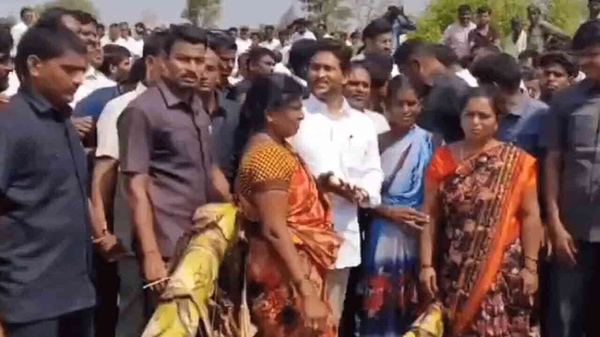 రైతులపై కూటమి ప్రభుత్వానిది కపటి కపటి ప్రేమ .. ఆరోపించిన వైఎస్ వైఎస్ రైతులపై కూటమి ప్రభుత్వానిది కపటి కపటి ప్రేమ .. ఆరోపించిన వైఎస్ వైఎస్ జగన్