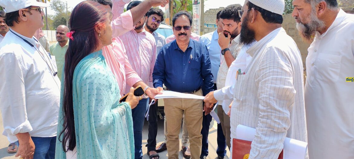 రోడ్ల విస్తీర్ణానికి ప్రత్యేక కృషి కమిషనర్ శరత్చంద్ర
