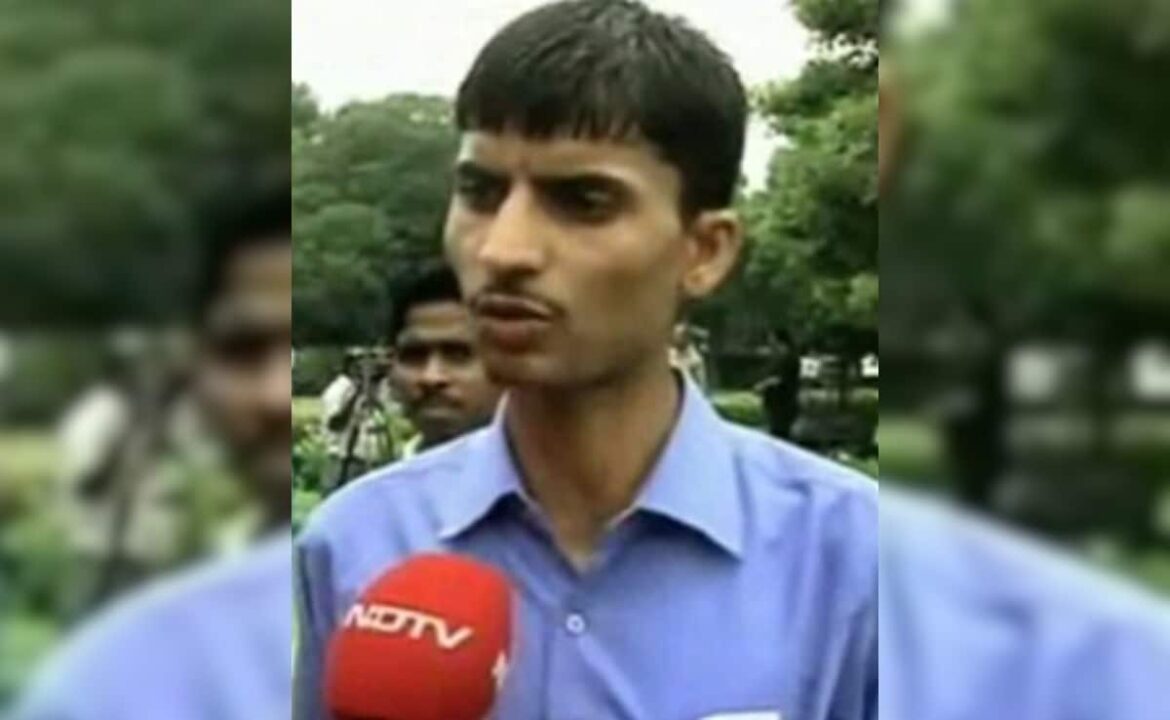 వ్యాపం స్కామ్ విజిల్‌బ్లోవర్, కాప్ అరెస్ట్ వారెంట్‌పై ఘర్షణలో గాయపడ్డాడు
