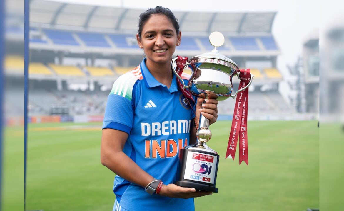 హర్మాన్‌ప్రీత్ కౌర్, స్మృతి మంధనా, డీప్టి శర్మ బిసిసిఐ కేంద్ర ఒప్పందాలలో అత్యున్నత వర్గంలో ఉన్నారు
