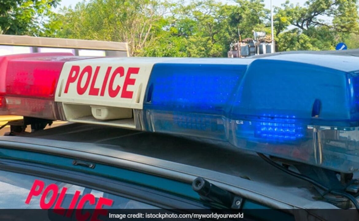 అప్ మ్యాన్ బాల్కనీ నుండి మరణిస్తాడు, అత్తమామలు భార్య తనను నెట్టివేసినట్లు పేర్కొన్నారు: అప్ మ్యాన్ బాల్కనీ నుండి మరణిస్తాడు, అత్తమామలు భార్య తనను నెట్టివేసినట్లు పేర్కొన్నారు: పోలీసులు
