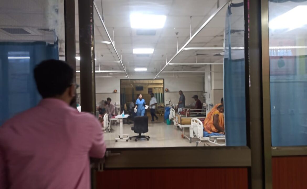 ‘నకిలీ’ డాక్టర్ మధ్యప్రదేశ్ ఆసుపత్రిలో గుండె శస్త్రచికిత్సలు చేస్తారు, 7 మందిని చంపుతుంది 'నకిలీ' డాక్టర్ మధ్యప్రదేశ్ ఆసుపత్రిలో గుండె శస్త్రచికిత్సలు చేస్తారు, 7 మందిని చంపుతుంది