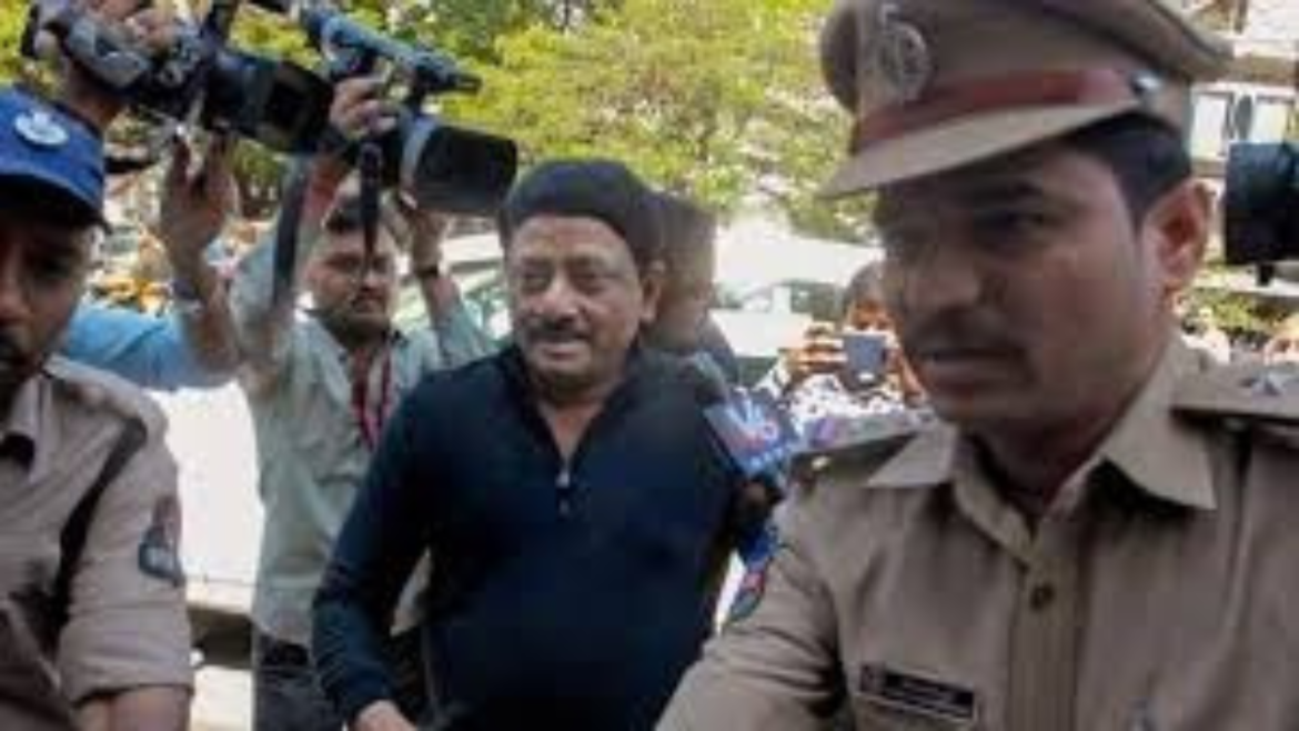 సుదీర్ఘంగా కొనసాగుతున్న ఆర్జీవీ ఆర్జీవీ .. కీలక కీలక పోలీసుల ప్రశ్నల ప్రశ్నల సుదీర్ఘంగా కొనసాగుతున్న ఆర్జీవీ ఆర్జీవీ .. కీలక కీలక పోలీసుల ప్రశ్నల ప్రశ్నల వర్షం