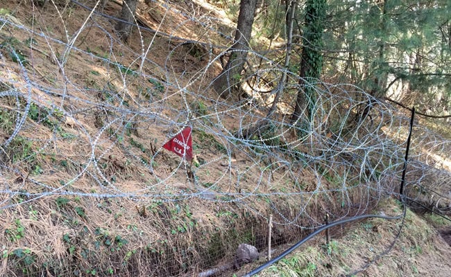 ఇటీవలి రోజుల్లో నియంత్రణ రేఖతో పాటు మొదటి ప్రశాంత రాత్రి: భారతీయ సైన్యం ఇటీవలి రోజుల్లో నియంత్రణ రేఖతో పాటు మొదటి ప్రశాంత రాత్రి: భారతీయ సైన్యం