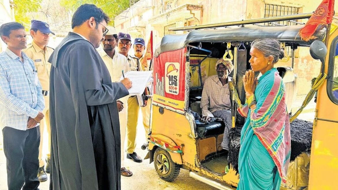 కారుణ్య సంజ్ఞలో, మేజిస్ట్రేట్ న్యాయస్థానం వెలుపల అనారోగ్యంతో ఉన్న వృద్ధ దంపతుల కట్నం News18