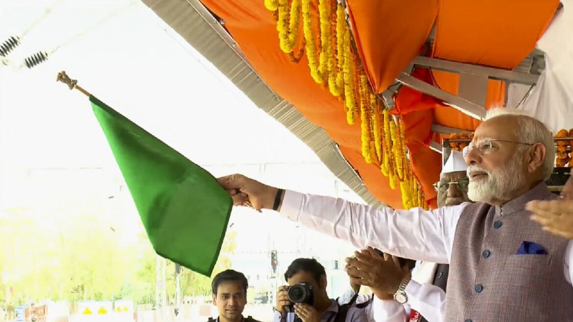 మోడీ ప్రభుత్వం మేజర్ గాటి శక్తి పుష్లో రెండు రైలు ప్రాజెక్టులను క్లియర్ News18
