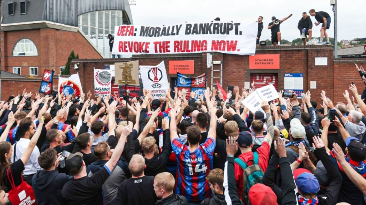 ‘F ** k uefa’: క్రిస్టల్ ప్యాలెస్ అభిమానులు యూరోపా లీగ్ నుండి News18