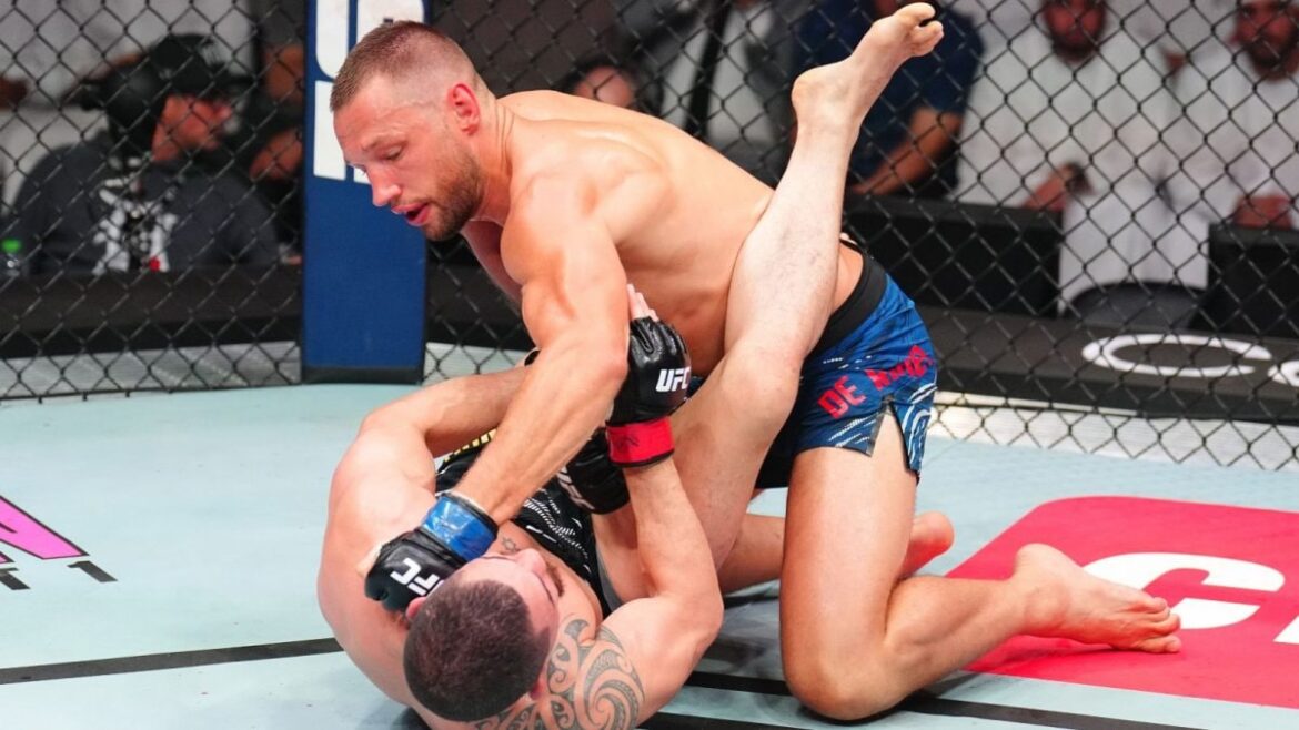 UFC ఫైట్ నైట్, అబుదాబి: డి రిడ్డర్, యాన్, మాగోమెడోవ్ షైన్ | News18