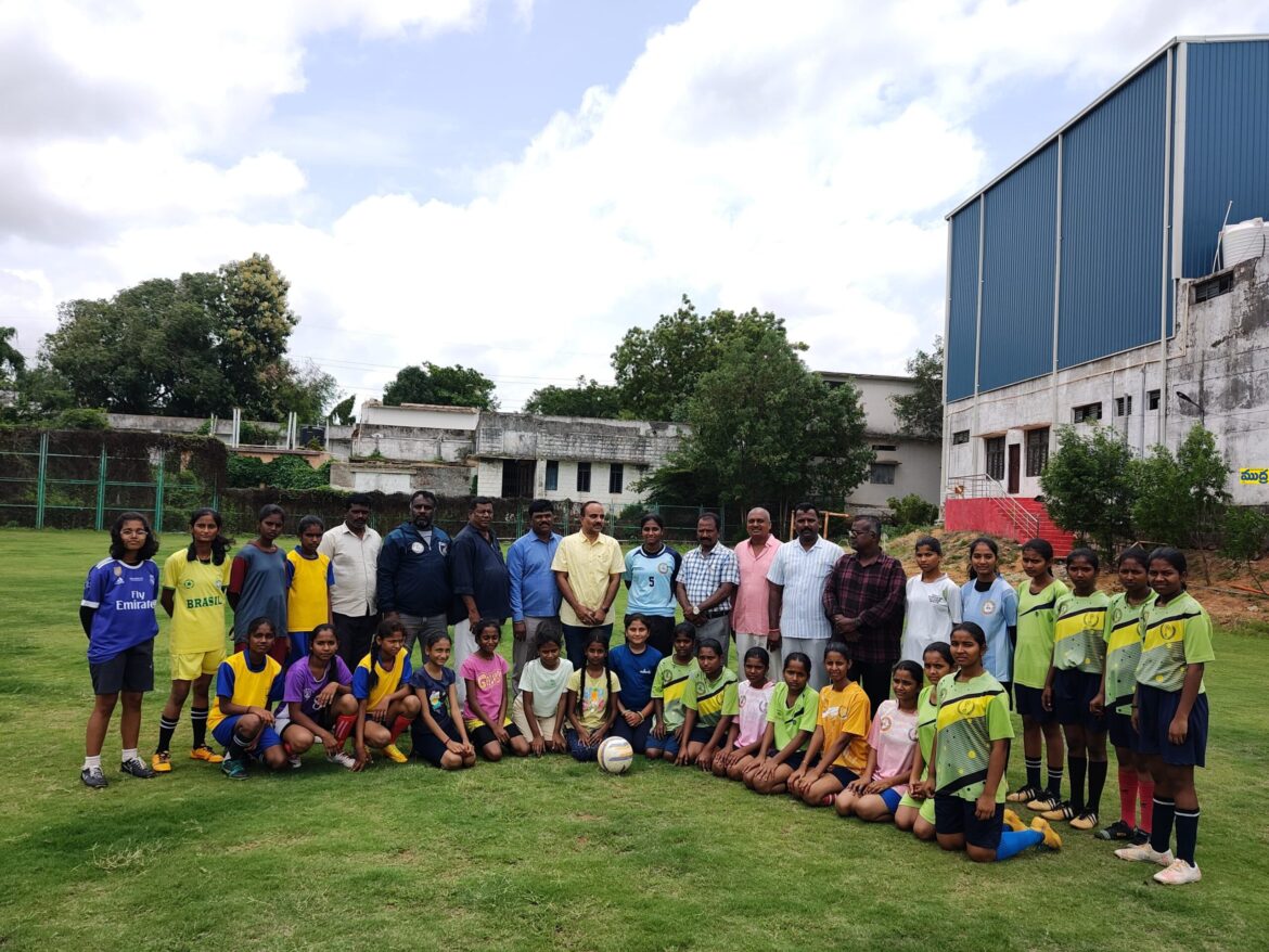 శ్రమ నీ ఆయుధం ఆయుధం అయితే నీ నీ బానిస అవుతుంది
