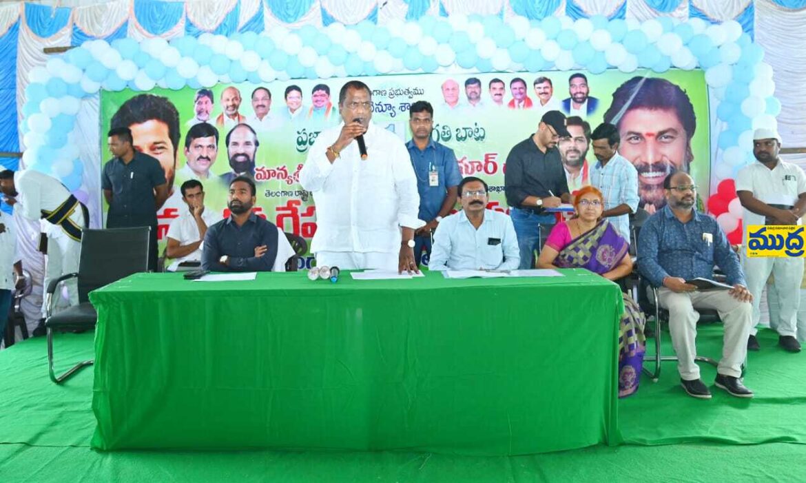 పదేళ్లుగా ఎదురు చూస్తున్న రేషన్ కార్డుల కల నెరవేరింది నెరవేరింది
