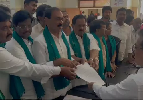 వినతి పత్రంతీసుకోవాలంటే అధికారులు సీటులో సీటులో? – ACPS NEWS వినతి పత్రంతీసుకోవాలంటే అధికారులు సీటులో సీటులో?