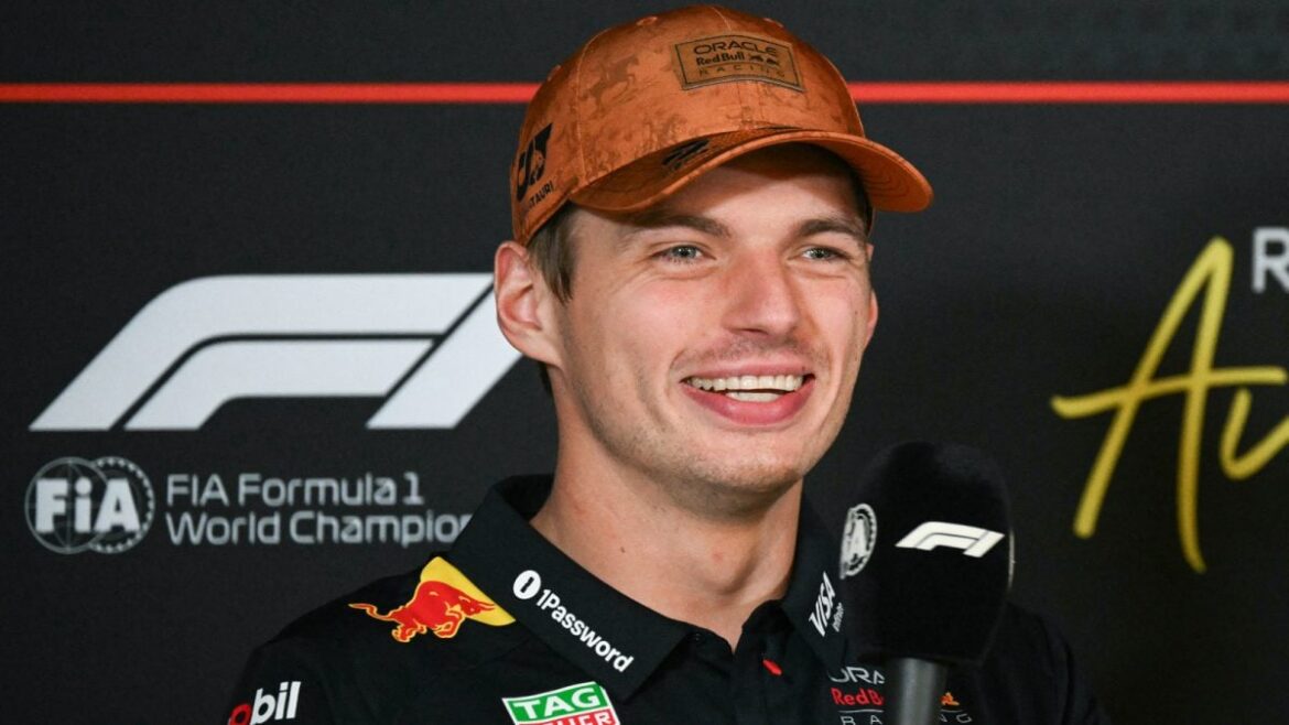 బొప్పాయి రూల్స్? మీకు వీలైతే నన్ను పట్టుకోండి! Max Verstappen లాఫ్స్ ఆఫ్ బొప్పాయి రూల్స్? మీకు వీలైతే నన్ను పట్టుకోండి! Max Verstappen లాఫ్స్ ఆఫ్ మెక్లారెన్ ఫేవరిటిజం డ్రామా | క్రీడా వార్తలు