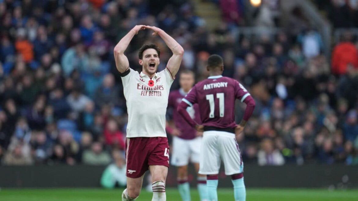 ప్రీమియర్ లీగ్: టేబుల్-టాపర్స్ ఆర్సెనల్ క్లియర్ టర్ఫ్ మూర్ టెస్ట్ కిట్టికి జోడించడానికి | క్రీడా వార్తలు
