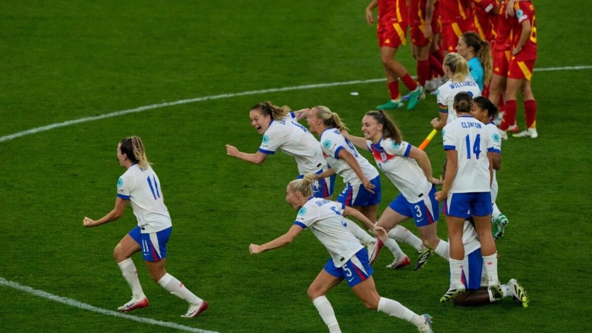 FIFPRO పూర్తి వేతన వ్యత్యాసాన్ని వెల్లడించింది: మూడింట రెండు వంతుల కంటే ఎక్కువ మంది మహిళా ఫుట్‌బాల్ క్రీడాకారులు $20k కంటే తక్కువ సంపాదిస్తున్నారు | ఫుట్‌బాల్ వార్తలు
