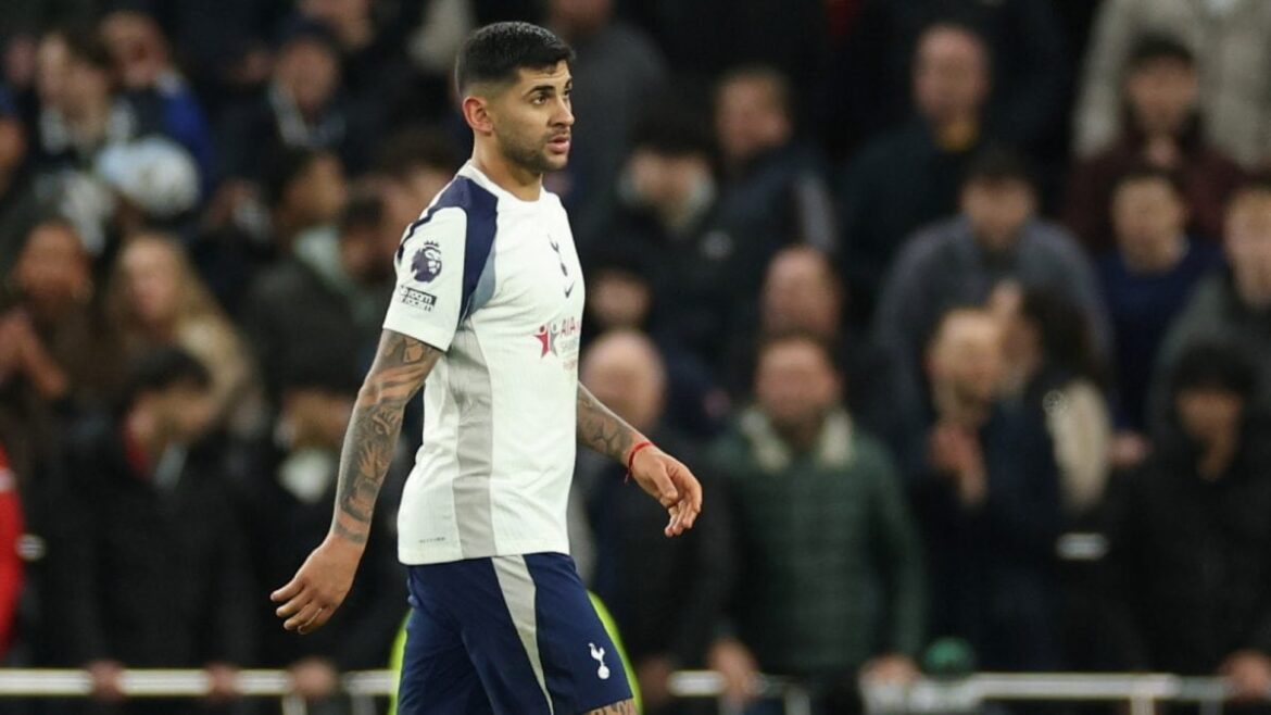 రిఫరీతో కోపంతో ఘర్షణకు దిగిన క్రిస్టియన్ రొమేరో ఎక్కువ కాలం నిషేధించే ప్రమాదంలో ఉన్నారు | ఫుట్‌బాల్ వార్తలు
